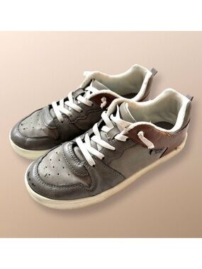 ⭐️ 5 for $25 OshKosh B'gosh Brown and Gray Boys’ Sneakers Size 2